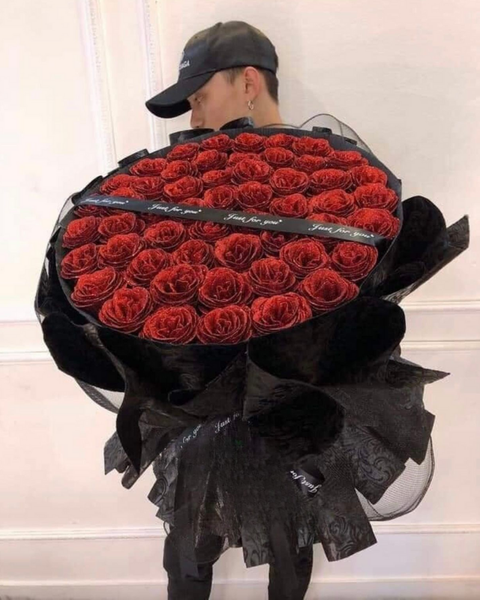 Hoa Sáp: Love Circle - HST28 - Bó Hồng Đỏ Kim Tuyến 50 Bông - Hoa 20/10