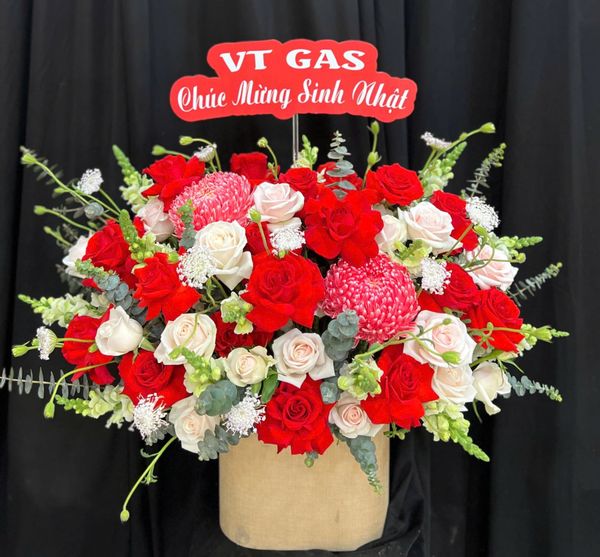 Hộp Hoa Tươi: Hộp Hoa Đỏ Sang Qúy - HH166