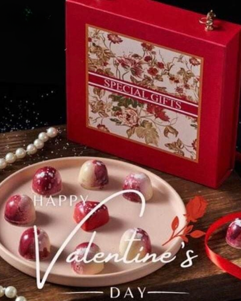 Hộp Chocolate: Hộp Chocolate Hoa Đỏ Quai Xách Ngọc Trai - HCCL11 - Quà Tặng 14/2
