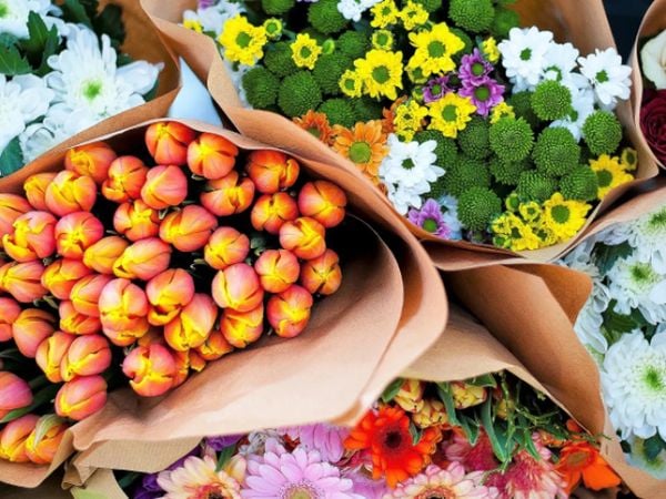 Tặng hoa 20/10 là cách thể hiện tình yêu thương đến những người phụ nữ bạn trân trọng