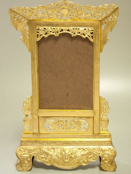 Hình ảnh khung ảnh thờ gia tiên bằng đồng vàng