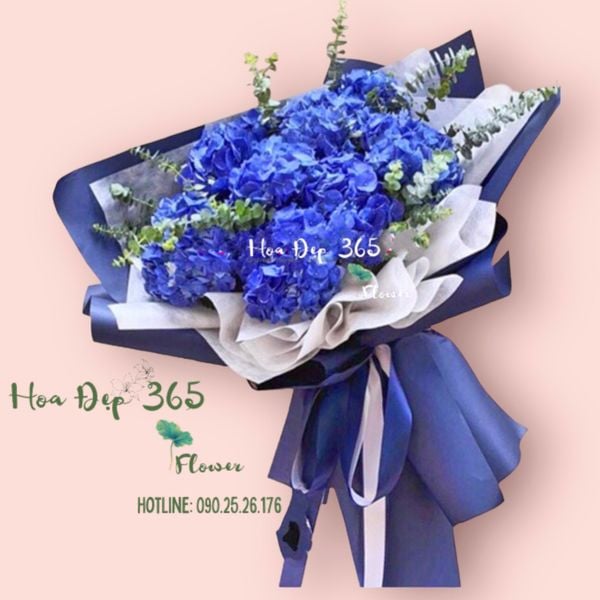 Với thông điệp em là bầu trời của anh, bó hoa cẩm tú cầu nhập khẩu này sẽ là một lời bày tỏ chân thành của bạn đối với người con gái mà bạn yêu vào ngày 20/10