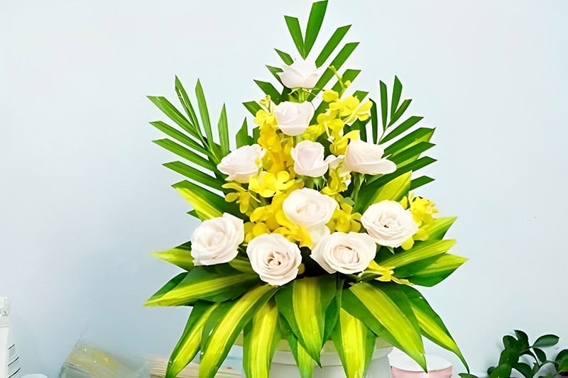 Nên ưu tiên chọn những loại hoa tươi mới, cánh hoa không bị dập nát hay héo úa.