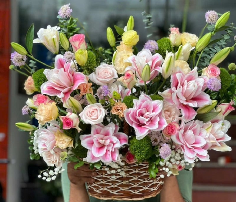 Mẫu giỏ cắm hoa ly bằng mút xốp