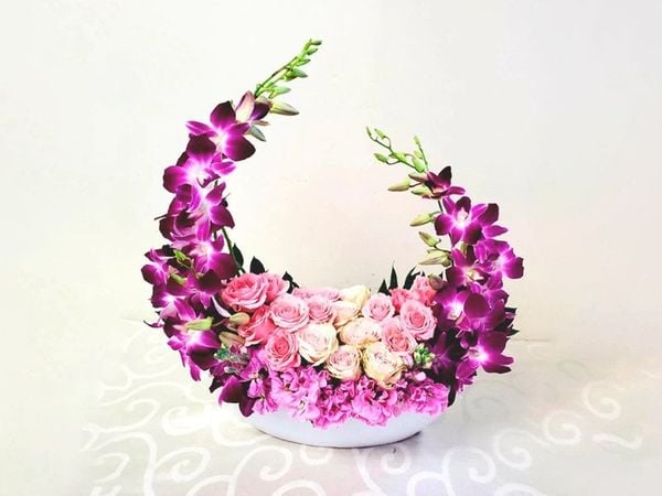 Giỏ Hoa Hình Trăng Khuyết