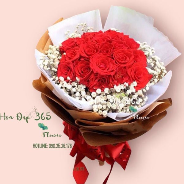 Bó hoa hồng đỏ kết hợp cùng hoa baby Hà Lan thể hiện tình yêu mặn nồng
