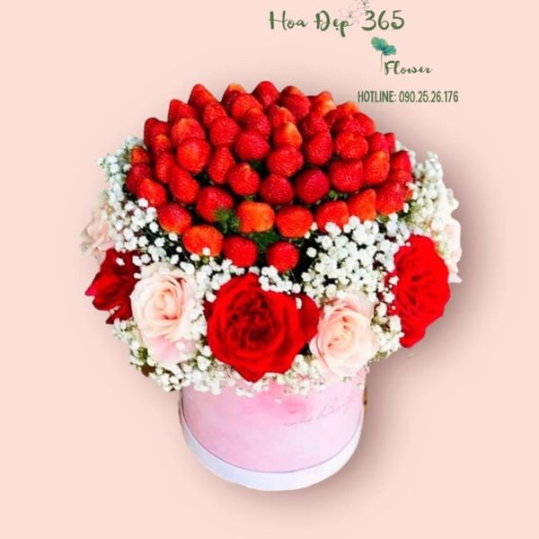 Bạn cũng có thể chọn mua hộp hoa dâu tây để thể hiện tình cảm chân thành và sâu đậm của mình đến người yêu