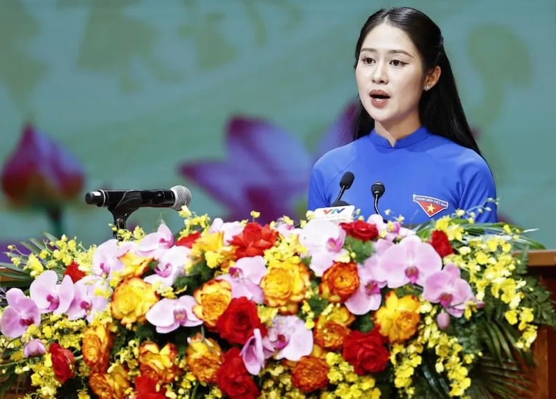 Mẫu hoa để bục phát biểu sự kiện giáo dục: lễ tốt nghiệp, hội thảo khoa học