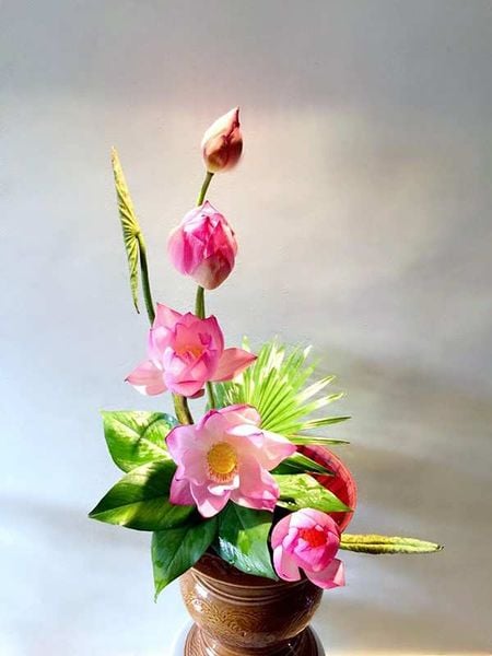 Kiểu cắm hoa đẹp để bàn hình chữ L với các nguyên tắc cơ bản nhưng rất dễ thực hiện.