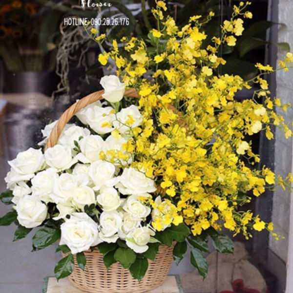Giỏ Hoa Hồng Trắng