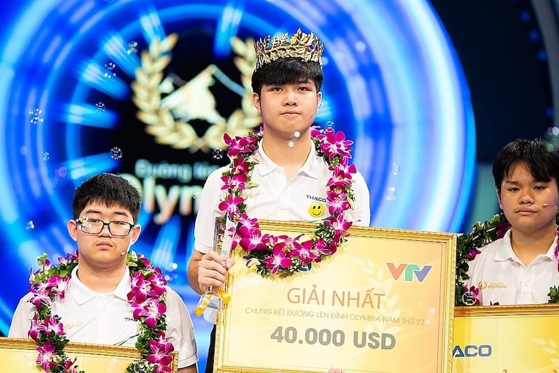 Vòng hoa nguyệt quế đội đầu là biểu tượng chiến thắng